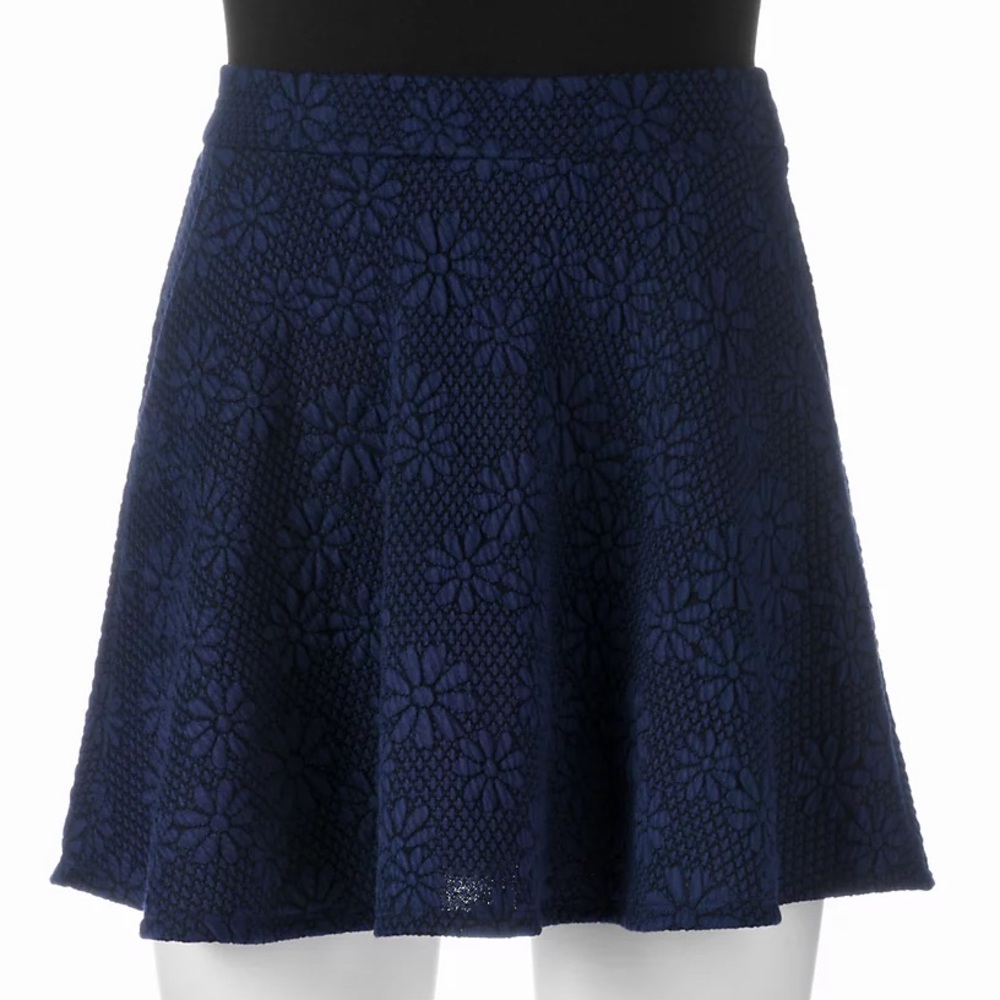 Kohls navy blue quilted mini skirt with pockets